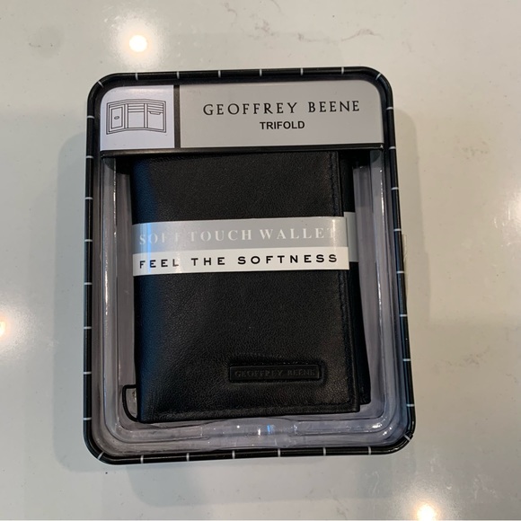 Geoffrey Beene black trifold wallet - Picture 2 of 7